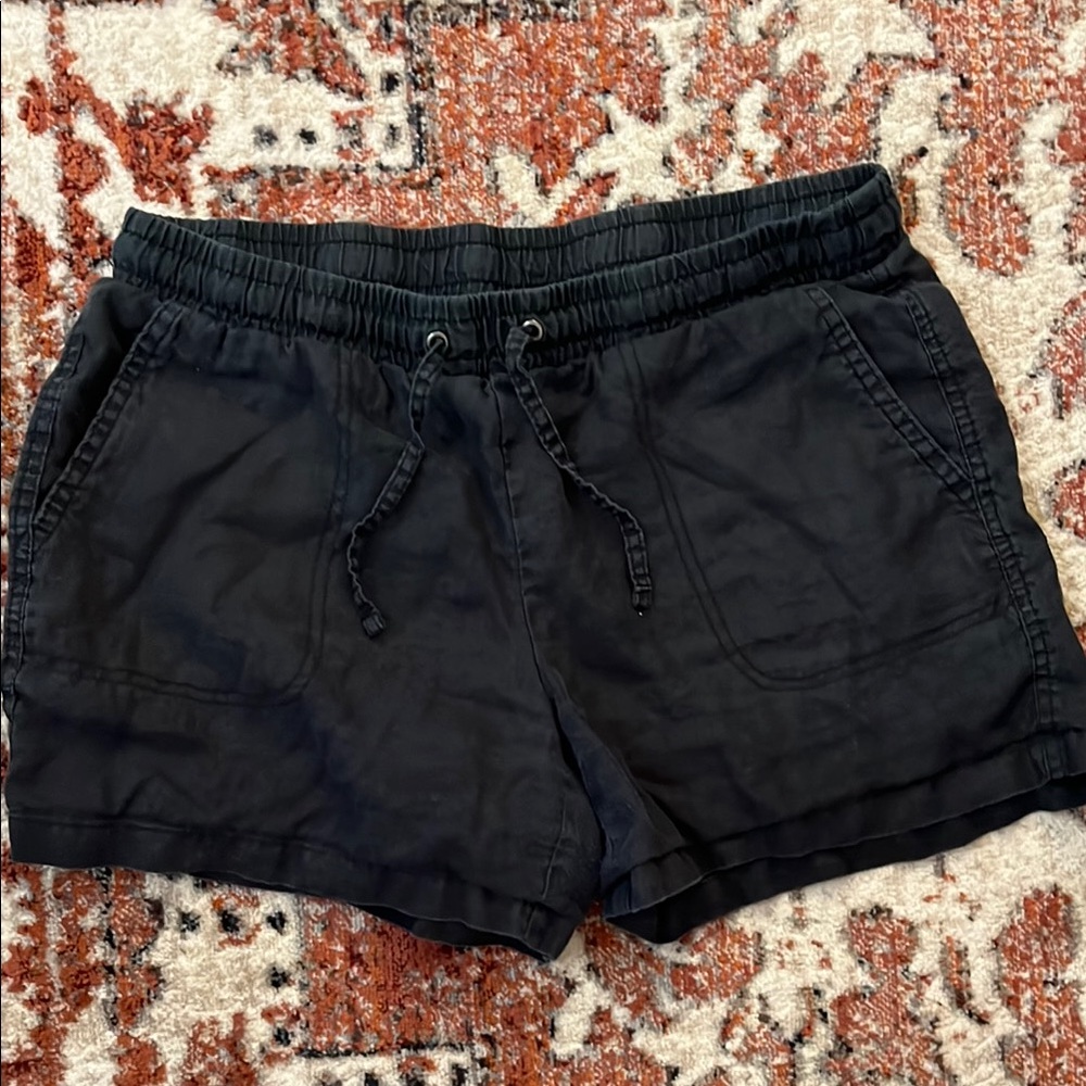 Amazon Essentials Women's Black Linen Shorts